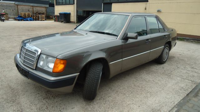 Mercedes-Benz E 230