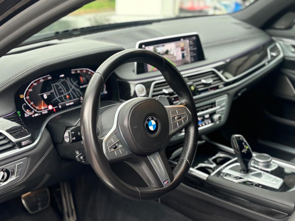 BMW 730