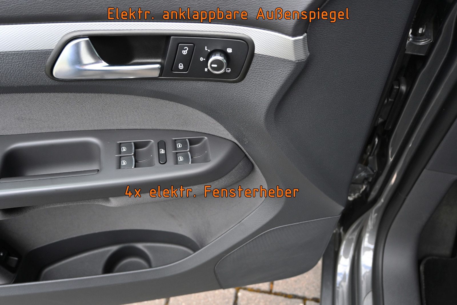 Fahrzeugabbildung Volkswagen Touran 1.2 TSI LIFE °AHK°STANDHEIZ°7-SITZE°