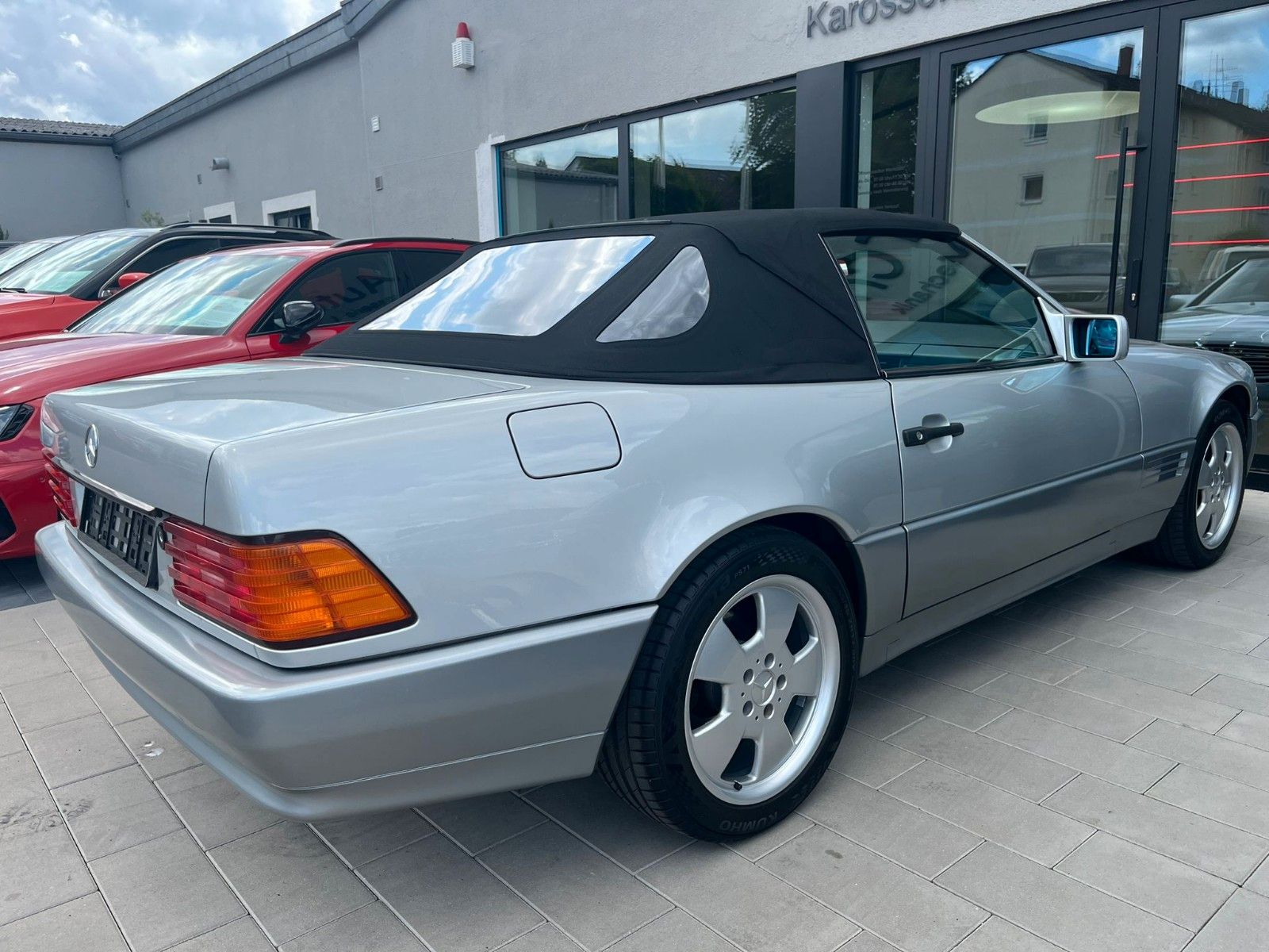 Fahrzeugabbildung Mercedes-Benz SL 300*H-Kennzeichen*HU 07/2027*