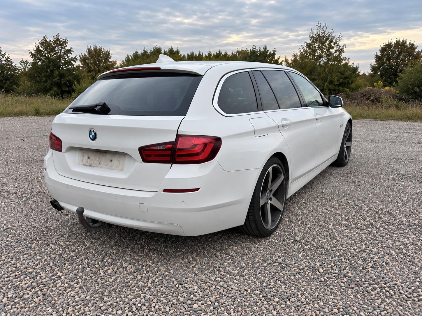 BMW 520 2011 — rear view
