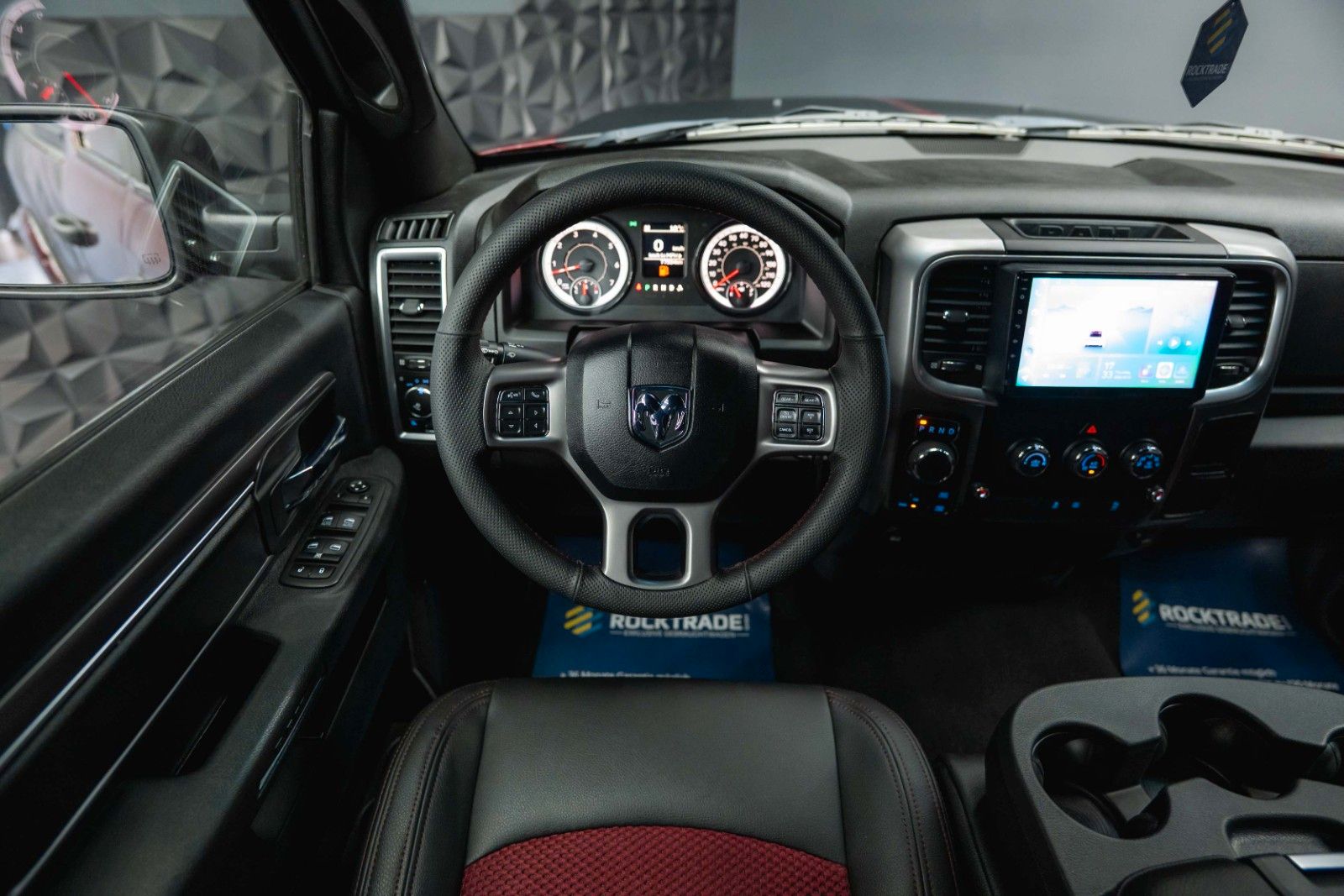 Fahrzeugabbildung Dodge RAM 5.7 V8 HEMI 4x4 OFFROAD Night-Paket LONG 19%