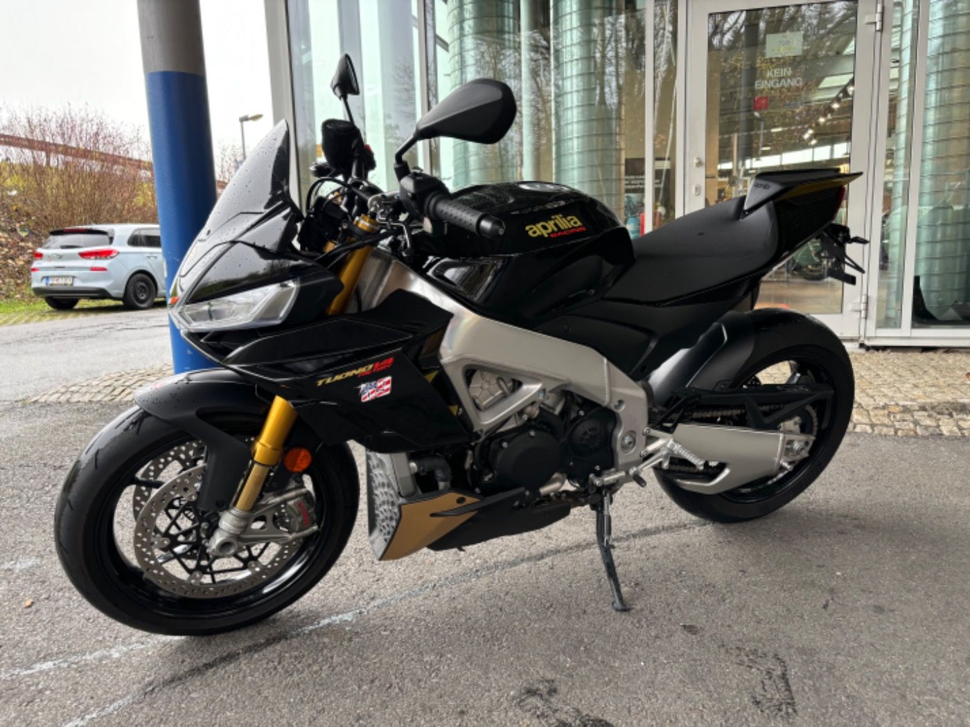 Fahrzeugabbildung Aprilia Tuono V4 Factory 1100 Ultra Dark aus 1. Hand