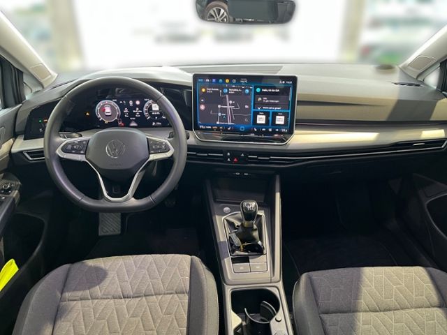 Fahrzeugabbildung Volkswagen Golf 1.5 TSI LIFE NAVI GJR LED KAMERA