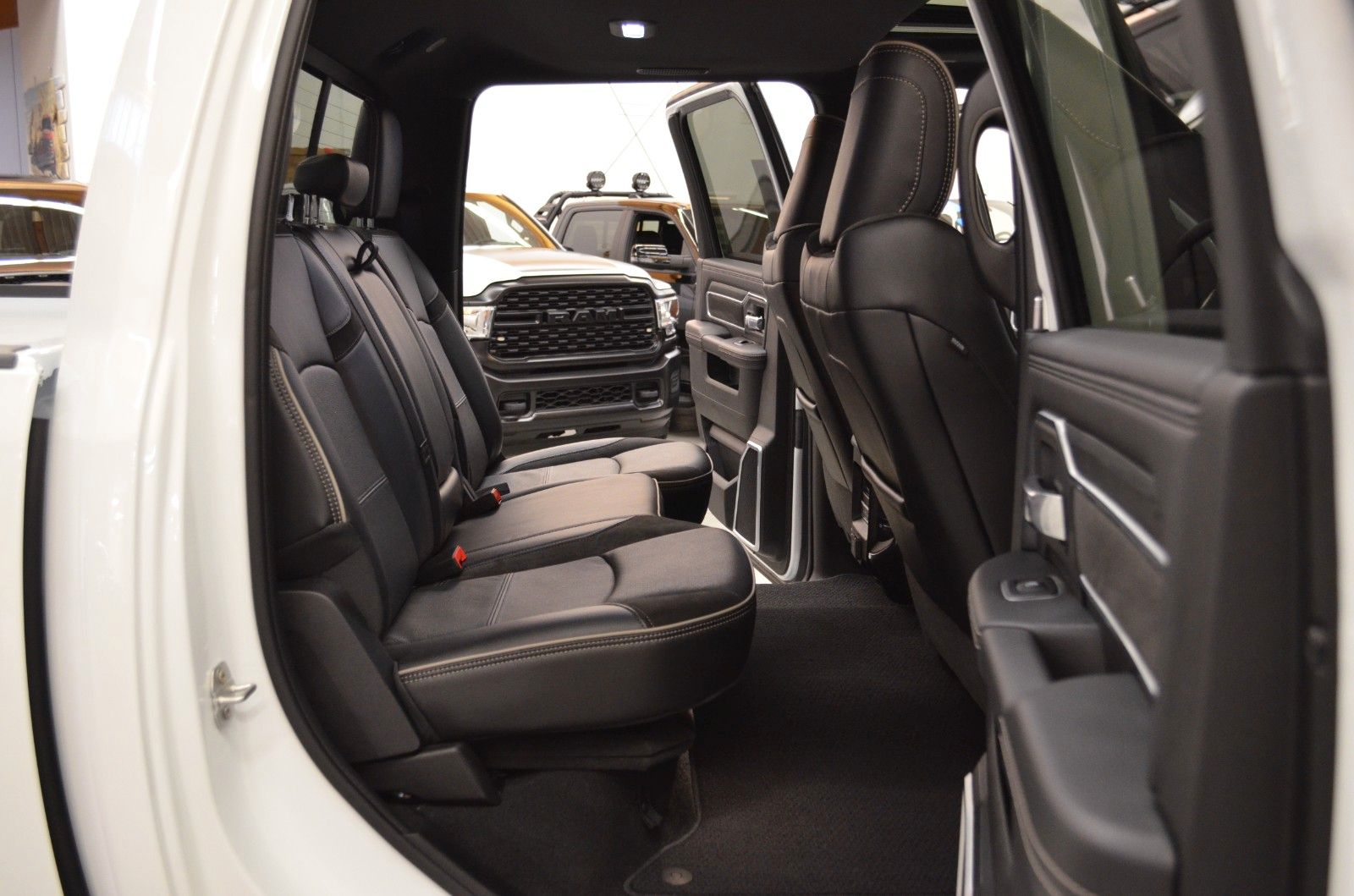 Fahrzeugabbildung Dodge RAM 2500 Laramie Crew Cab 4x4