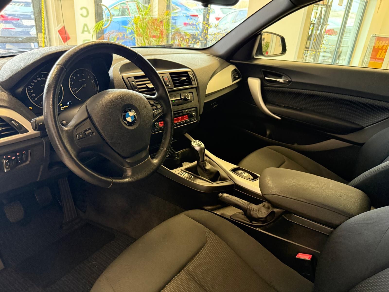 Fahrzeugabbildung BMW 116 i Limousine 3-trg. / SCHECKHEFT/ NUR 86.TKM