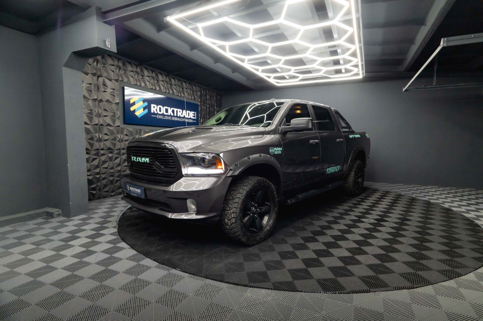 Fahrzeugabbildung Dodge RAM 5.7 V8 HEMI 4x4 OFFROAD Night-Paket *LED*