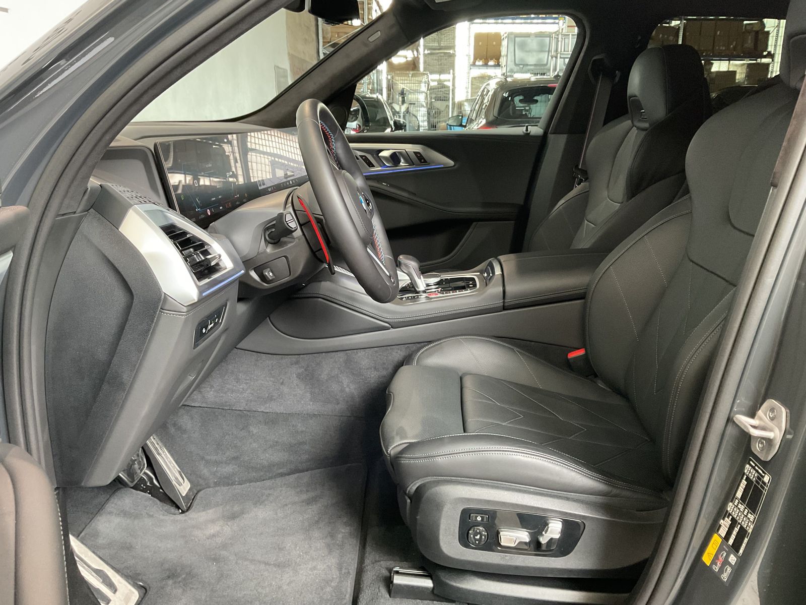 Fahrzeugabbildung BMW XM 50e 23" LMR, M Fahrwerk Professional, Sitzbel