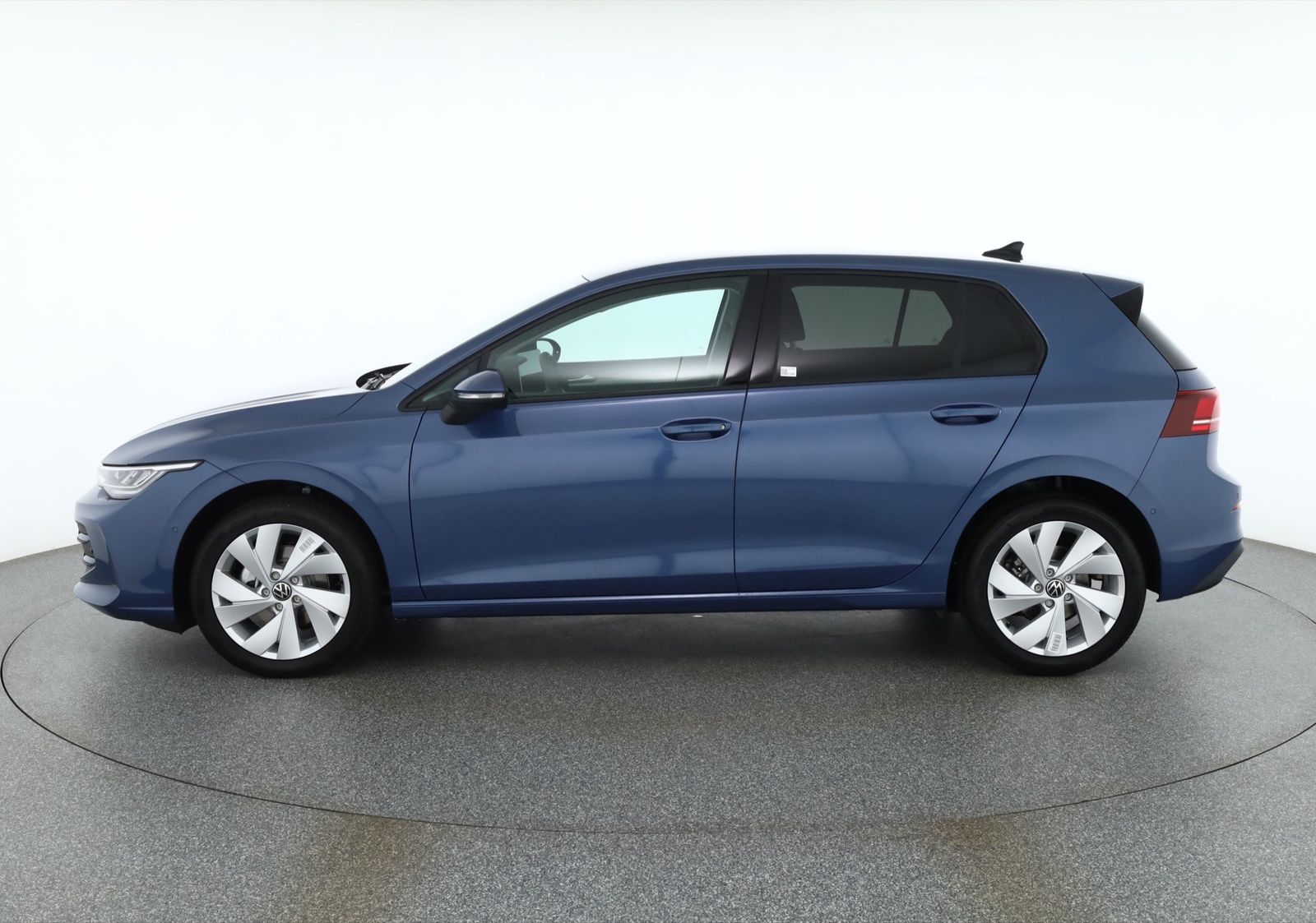 Volkswagen Golf VIII 1.5 eTSI DSG LED ACC Kamera imagem 2