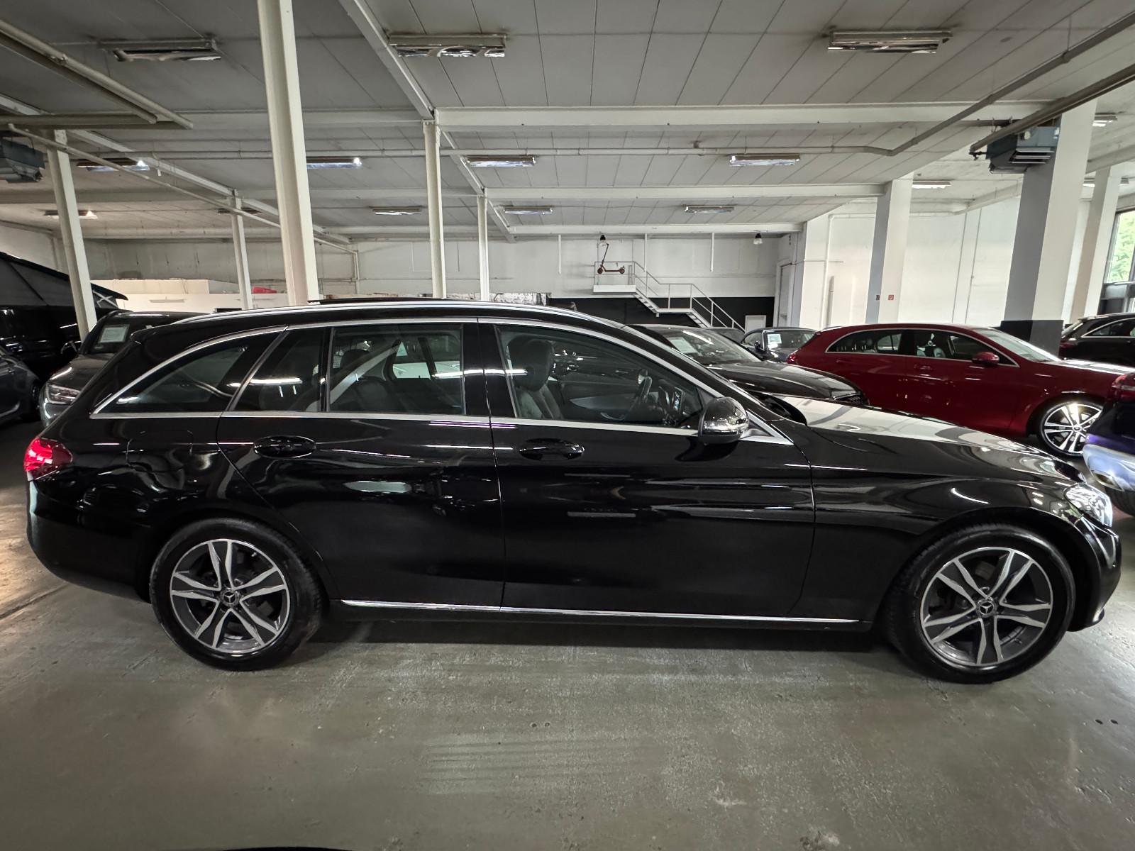 Mercedes-Benz C 180 T CGI 9GT 2X AVANTGARDE PANO ILS NAVI AHK