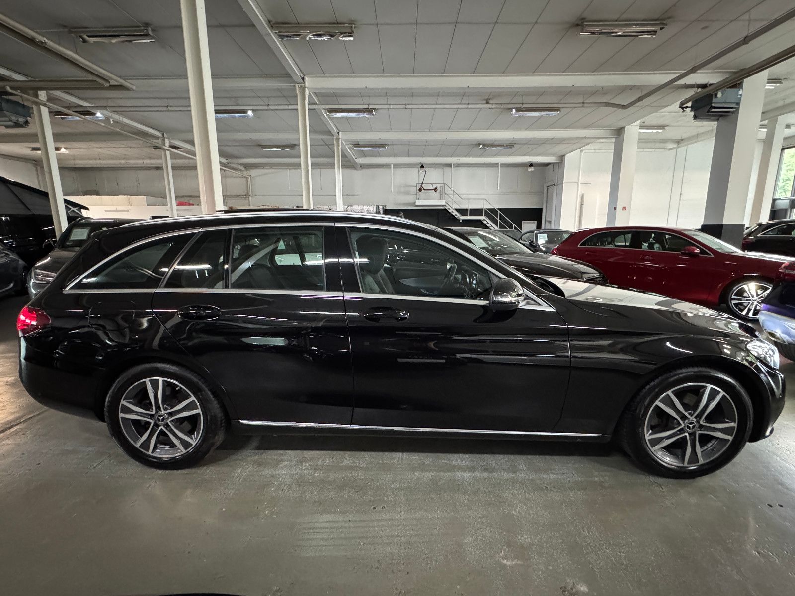 Fahrzeugabbildung Mercedes-Benz C 180 T CGI 9GT 2X AVANTGARDE PANO ILS NAVI AHK