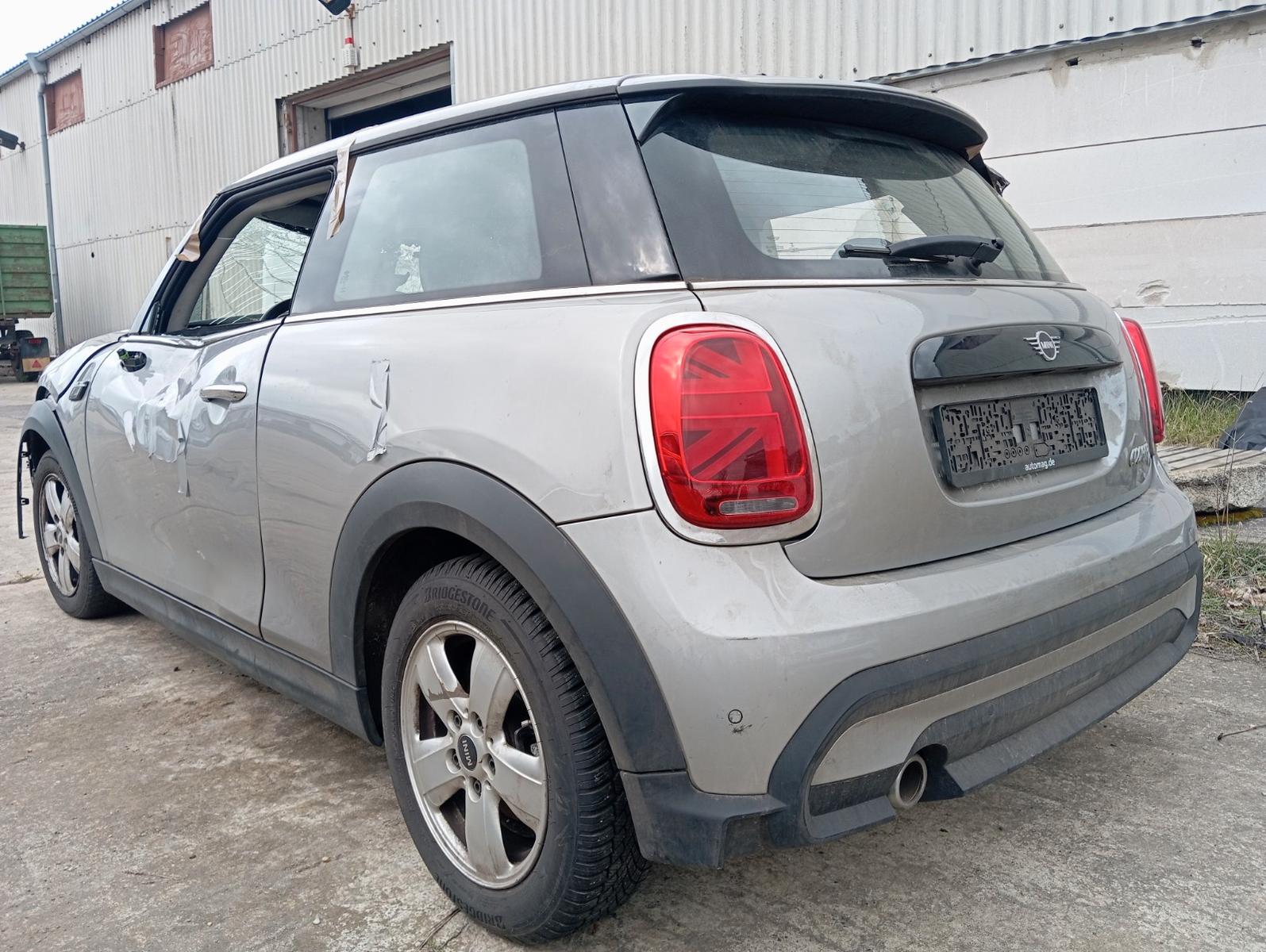 MINI Cooper - 1 Hand