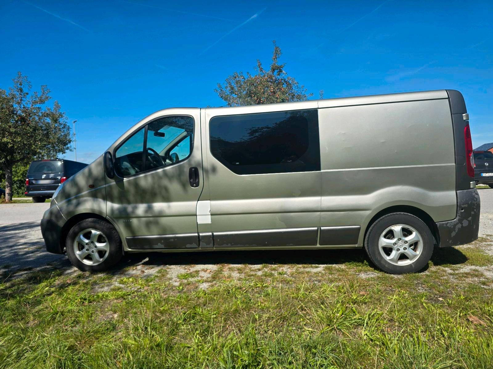 Opel Vivaro 2009 — photo 11
