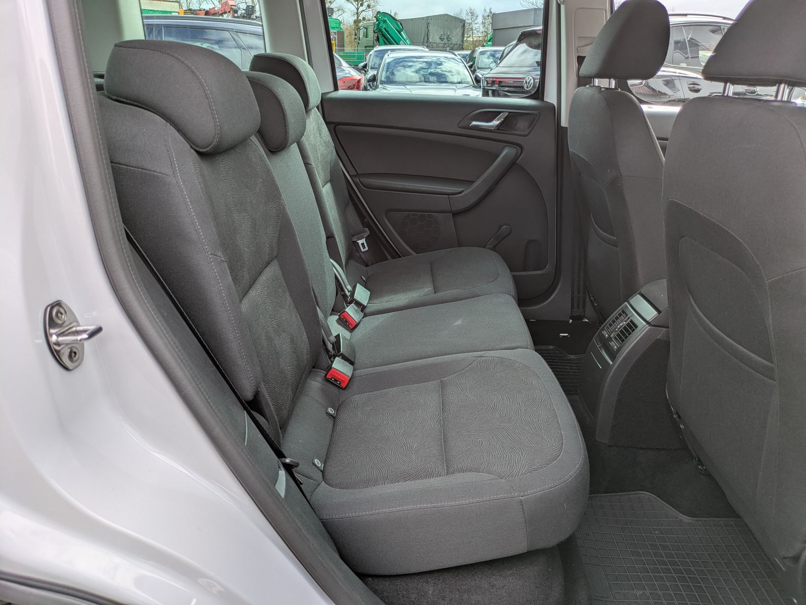 Fahrzeugabbildung SKODA Yeti 2.0 TDI Ambition 4x4 AHK*TEMP*PDC*SHZ