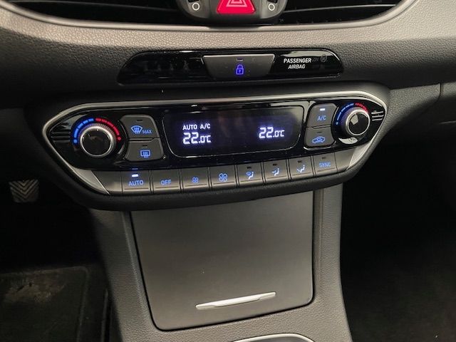 Fahrzeugabbildung Hyundai i30 cw Premium LED totWinkelASS DAB Tempomat