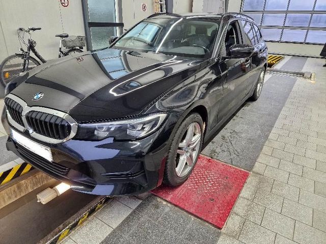 BMW 318 d*LED*NAVI*AHK*