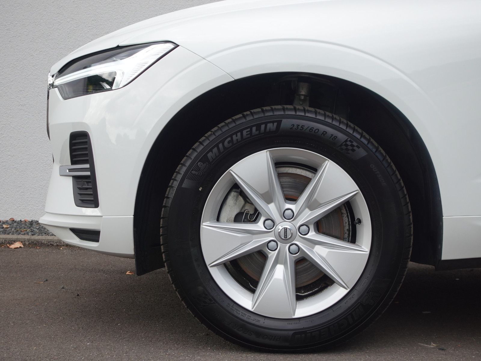 Fahrzeugabbildung Volvo XC60 Momentum Pro 2WD AUTOMATIK,Sitzhz,18"Alu,PP