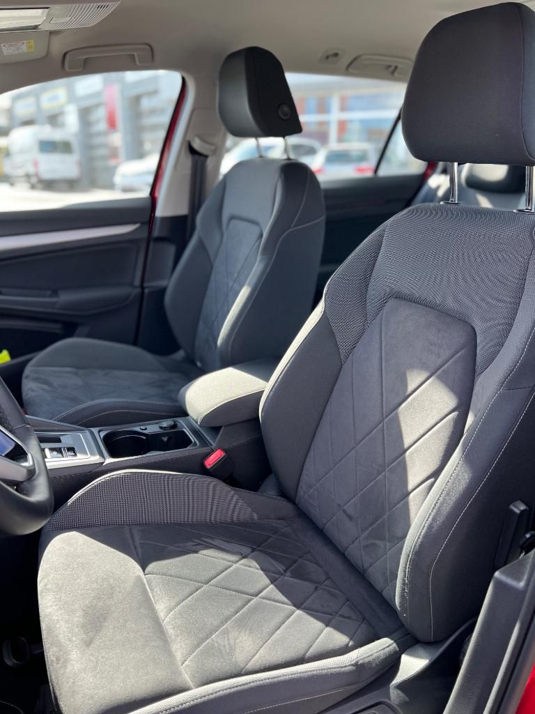 Fahrzeugabbildung Volkswagen Golf Variant 1.0 eTSI DSG Life AHZV Head Up LED+