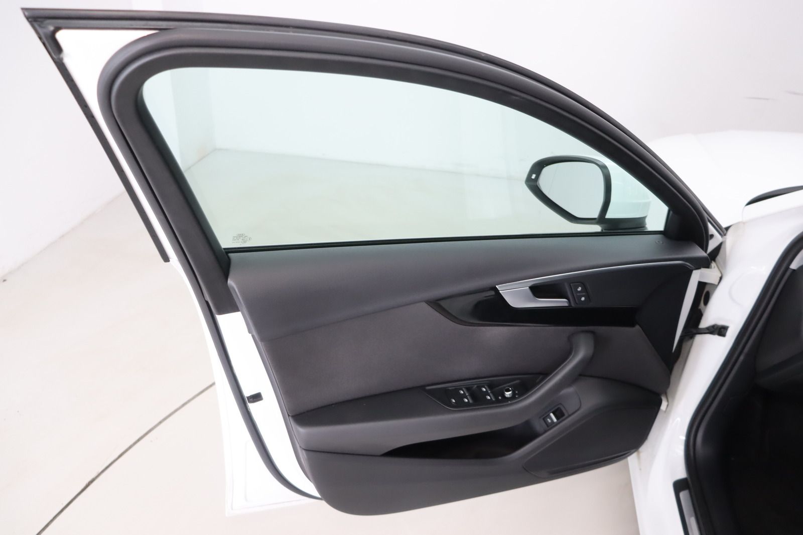 Fahrzeugabbildung Audi A4 Avant 3.0 TDI design * HUD * AHK