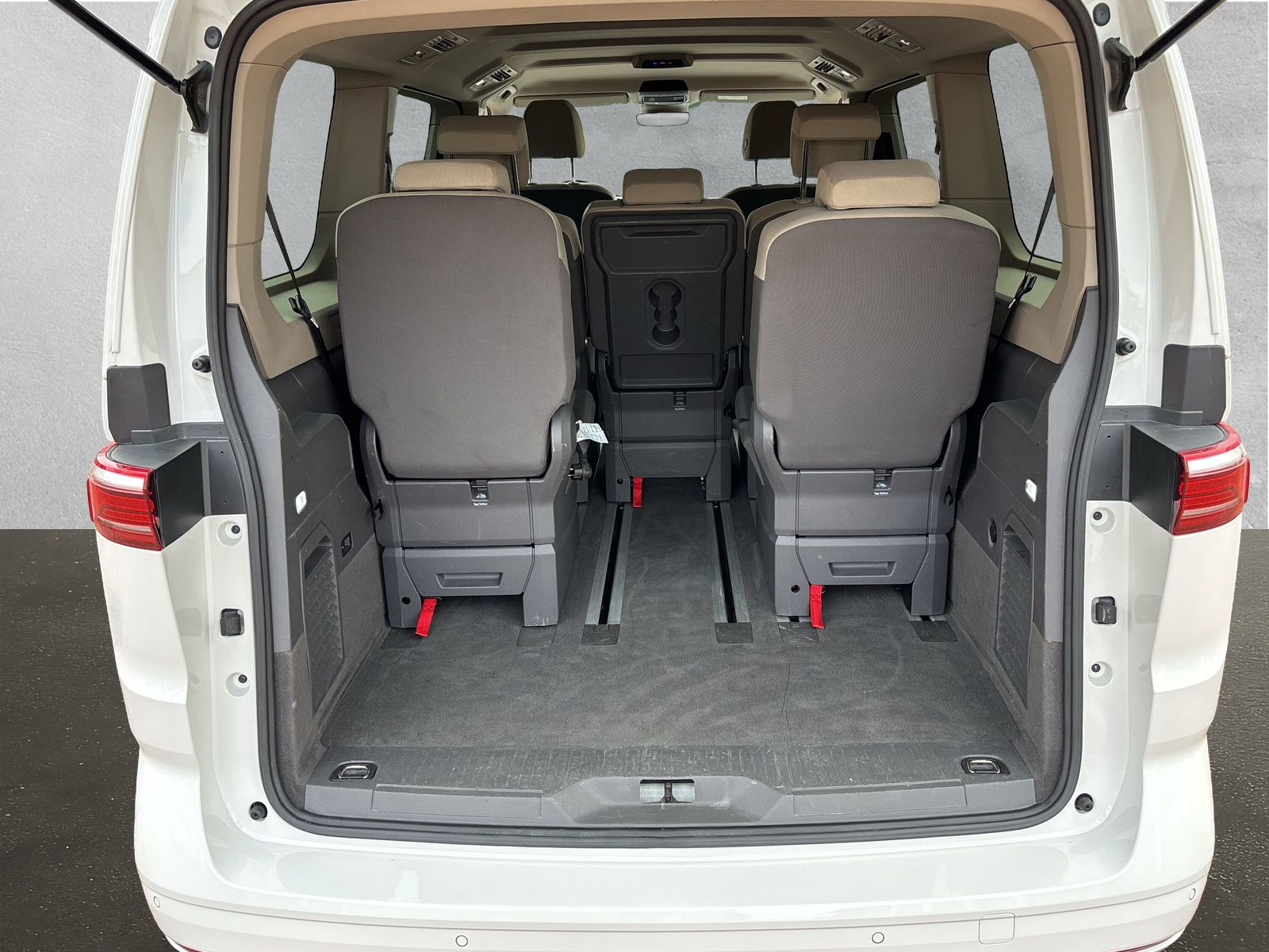 Fahrzeugabbildung Volkswagen Multivan 1.4 TSI eHybrid LR DSG AHK RFK App-Conn