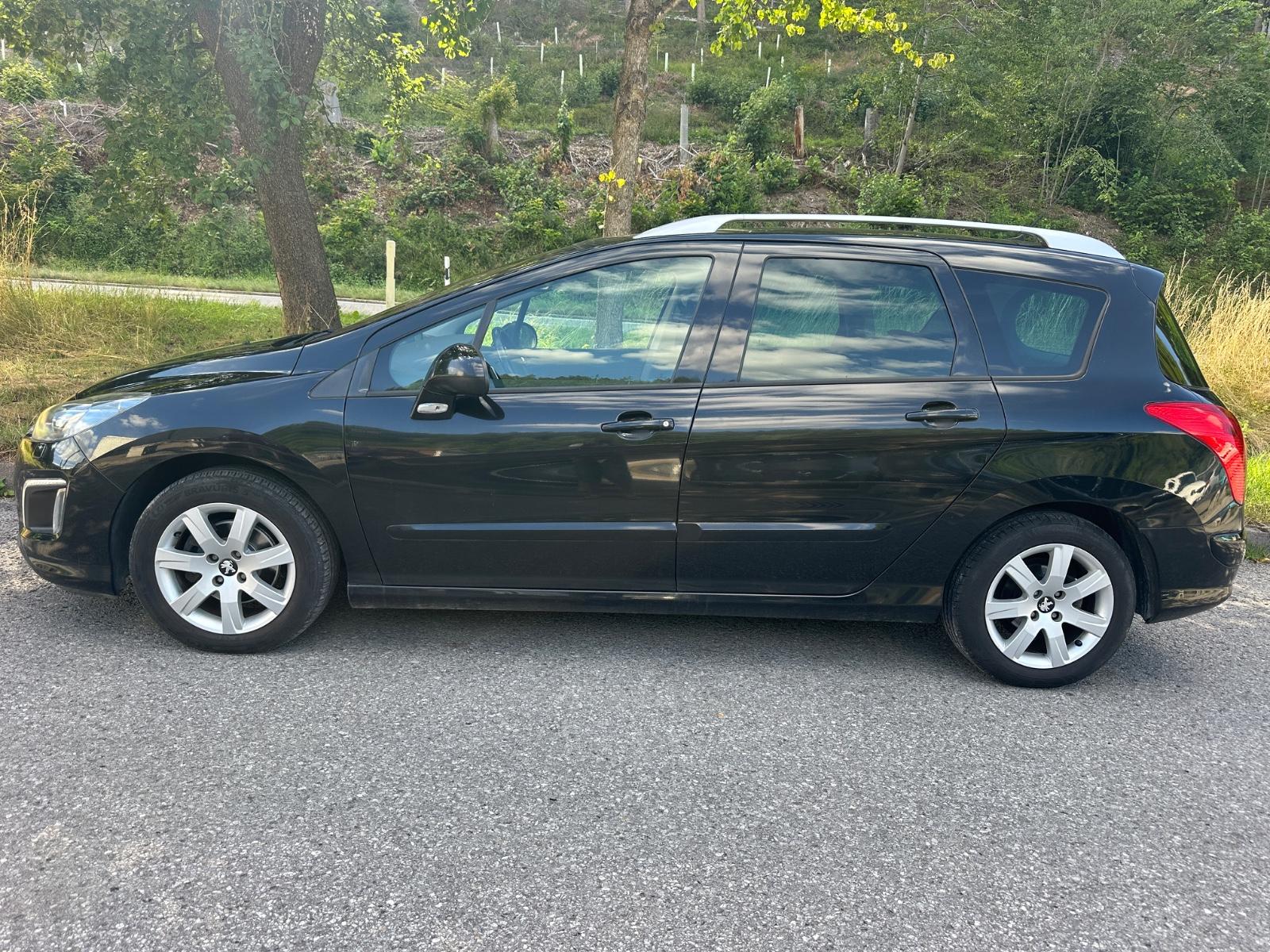 Peugeot 308 2011 — двигун 1.560 cm³, 111 HP (82kW)