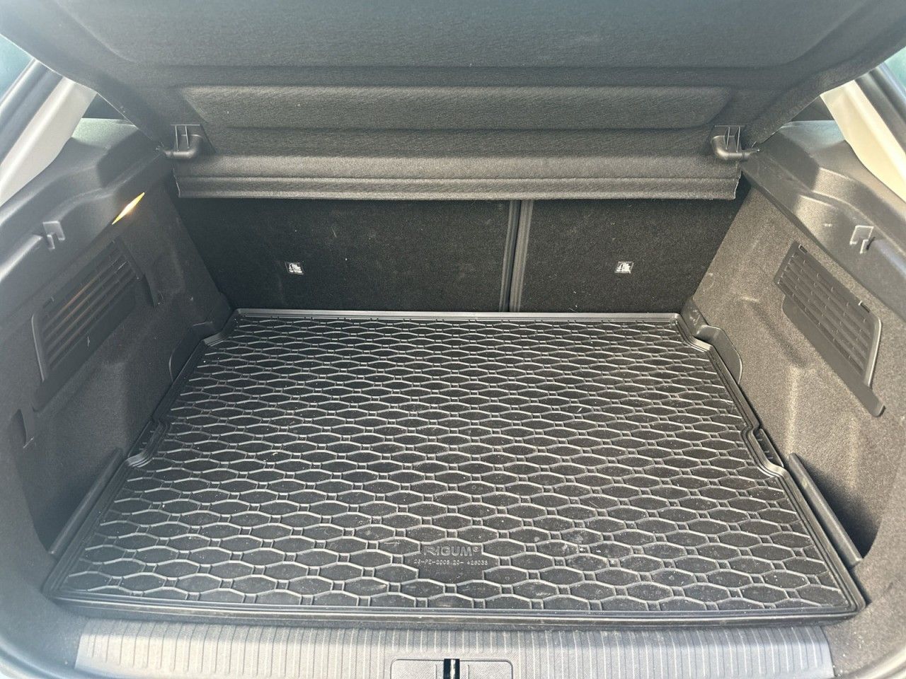 Fahrzeugabbildung Citroën ë-C4 136 Feel Pack - mit KI generiert/bearbeitet