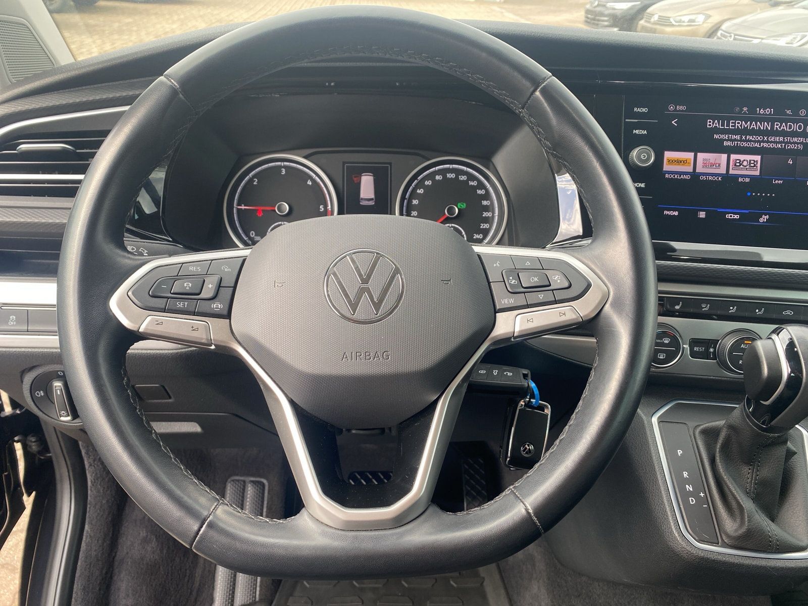 Fahrzeugabbildung Volkswagen T6 Multivan 2.0 TDI DSG LED STANDHZG KAMERA ACC