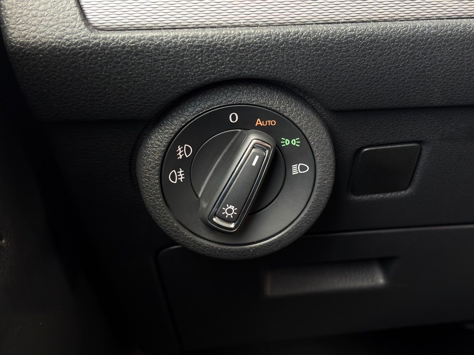 Fahrzeugabbildung Volkswagen T6.1 Multivan Highline Alcan. CAM ACC SHZ 3-Z KL