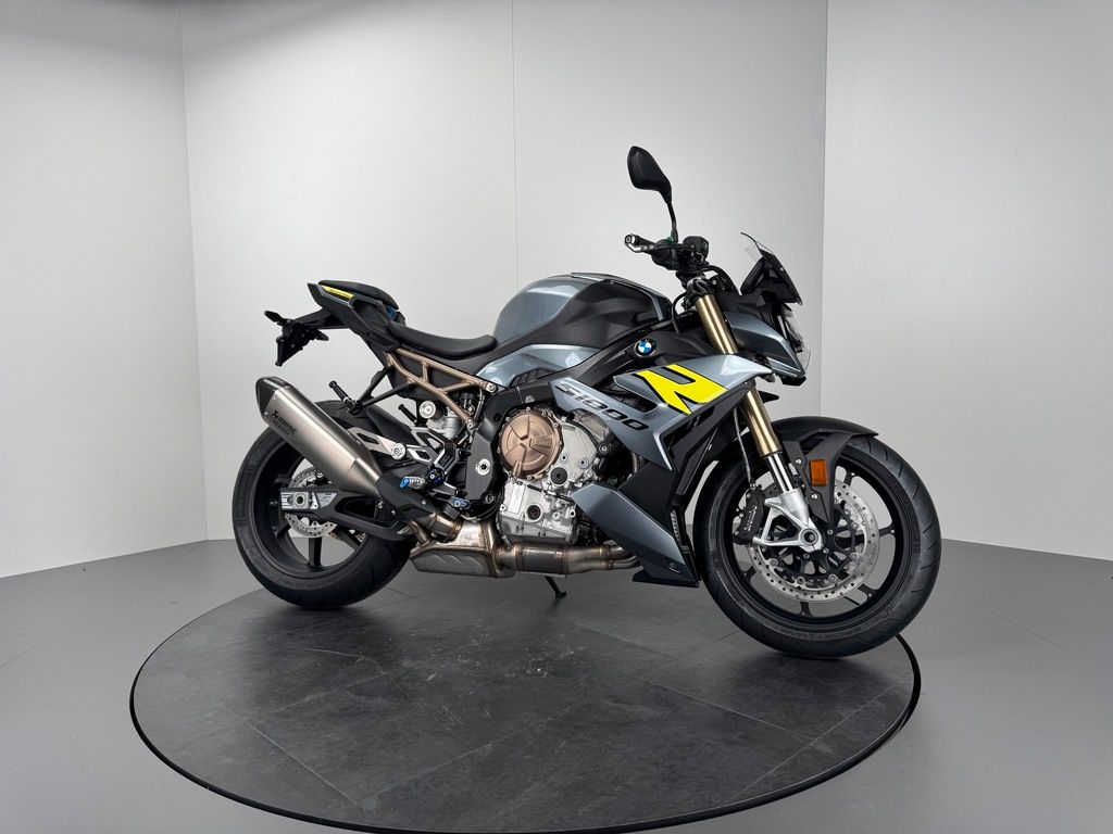 Fahrzeugabbildung BMW S1000 R *VOLLAUSSTATTUNG *SCHMIEDERÄDER