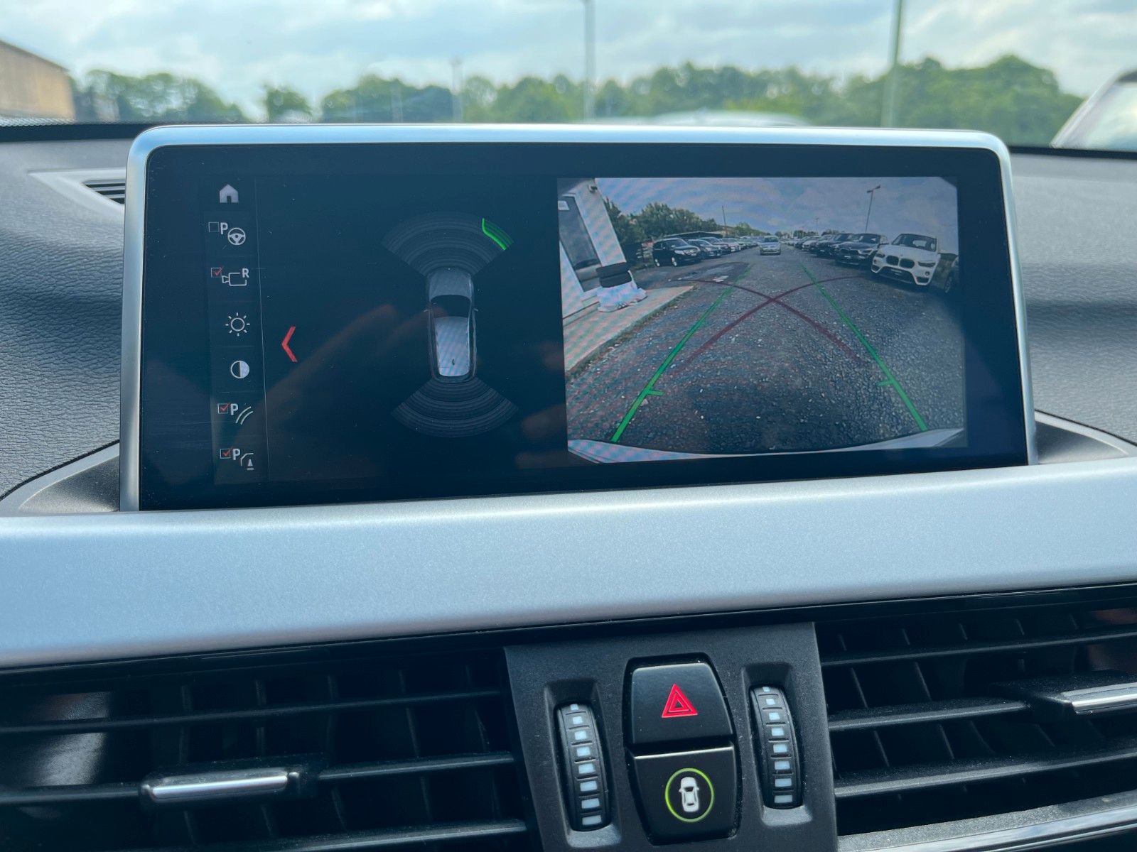 Fahrzeugabbildung BMW X1 sDrive18d Aut. Navi SPORTSITZE Alarm Kamera