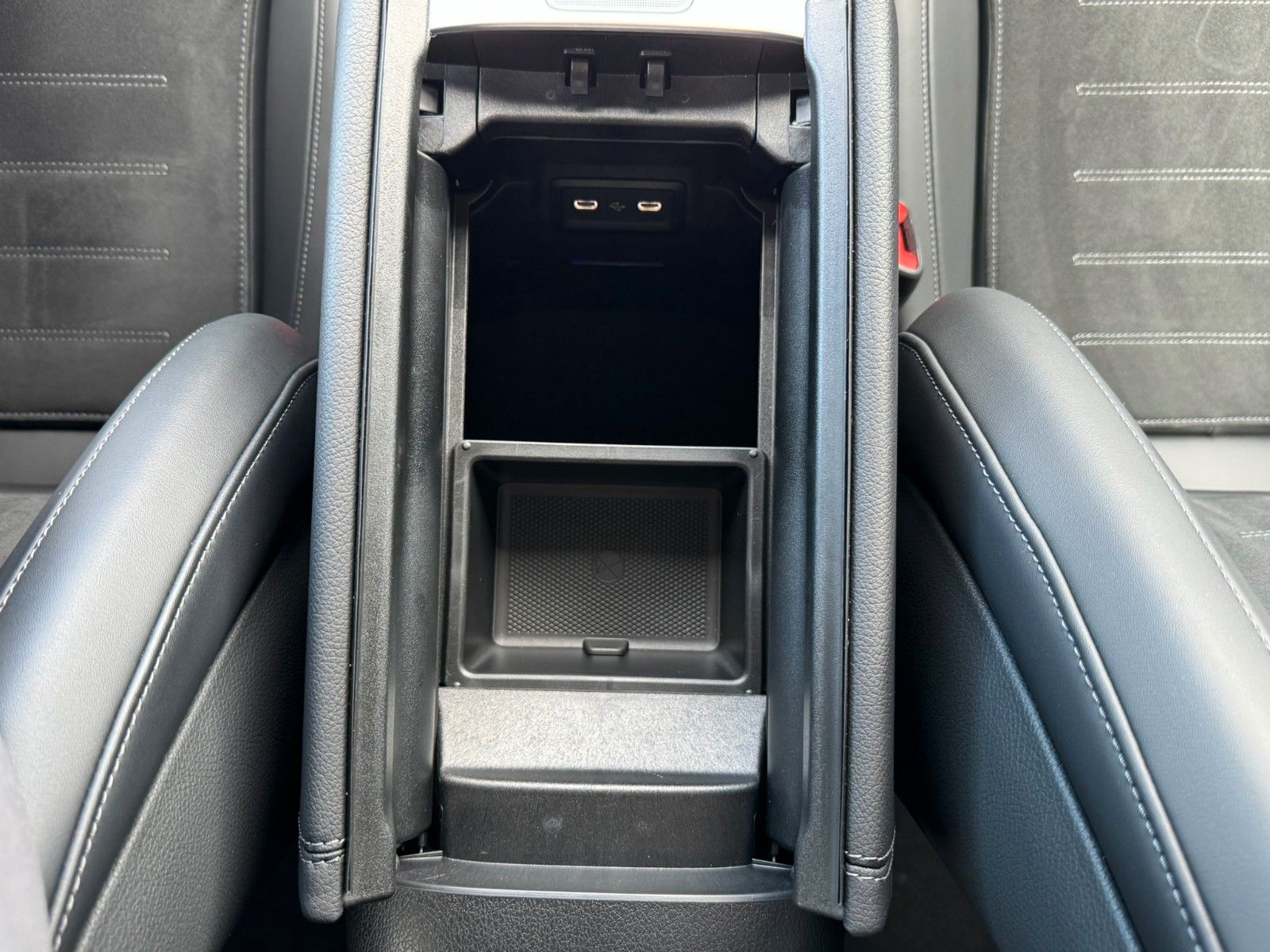 Fahrzeugabbildung Mercedes-Benz GLC 200 4M AMG Distr+360°+Pano+Ambiente+Keyless