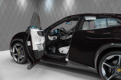 Purosangue BLACK/WHITE FULL CARBON PANORAMIC