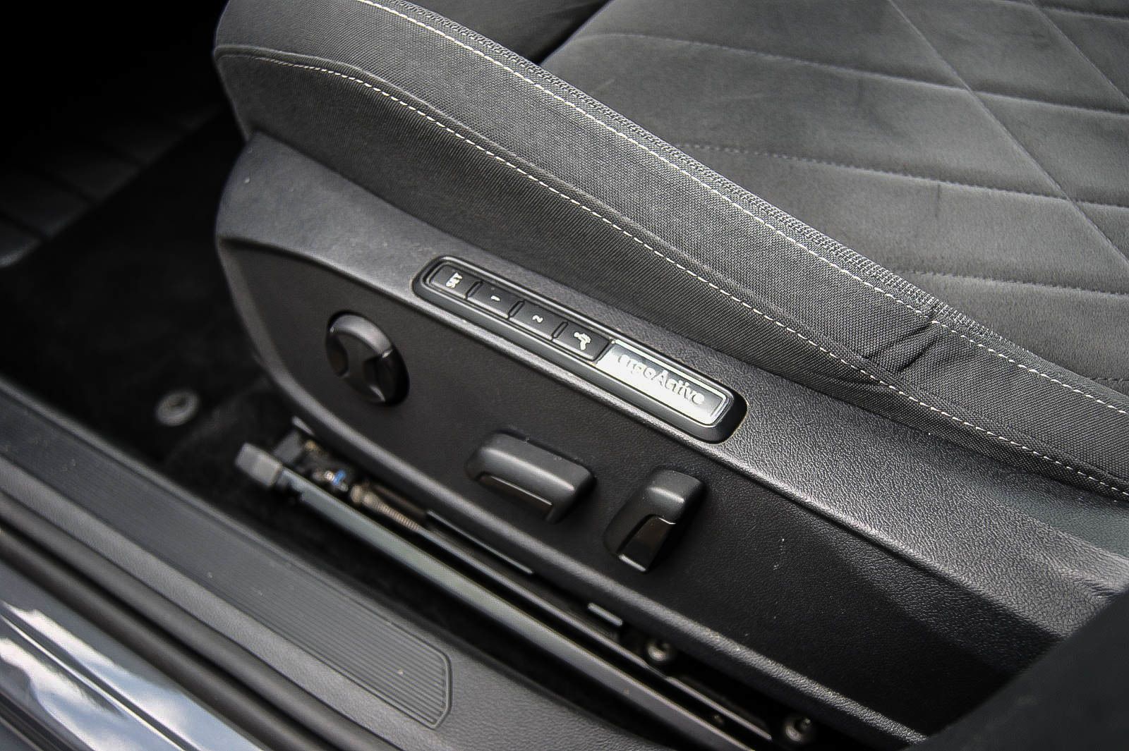 Fahrzeugabbildung Volkswagen Golf VIII 1.5 TSI ''1st EDITION'' PANORAMA VIRTU
