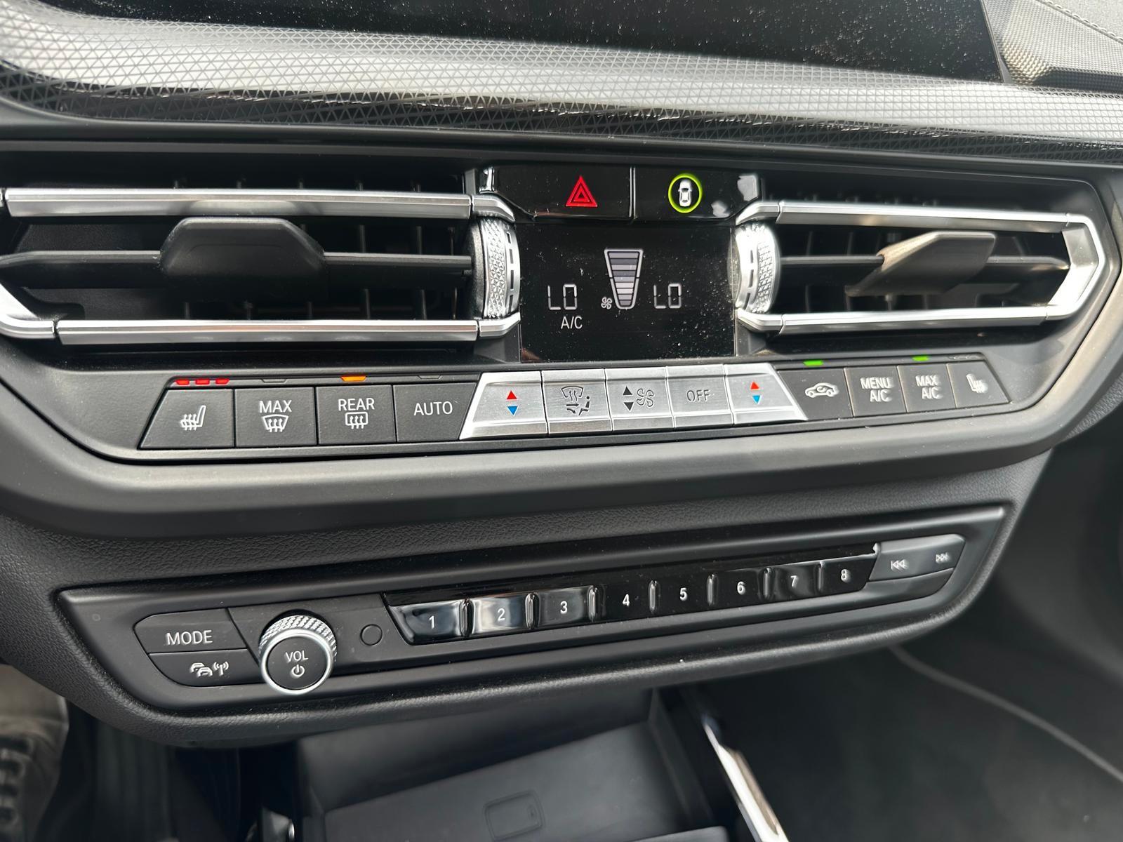 BMW 118 1 Limousine 118i LED Navi HeadUp Sport Line, миниатюра 25