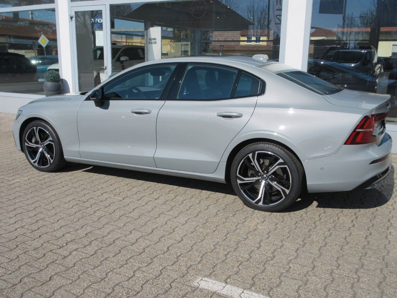 Fahrzeugabbildung Volvo S60 Lim. Ultimate Dark AWD