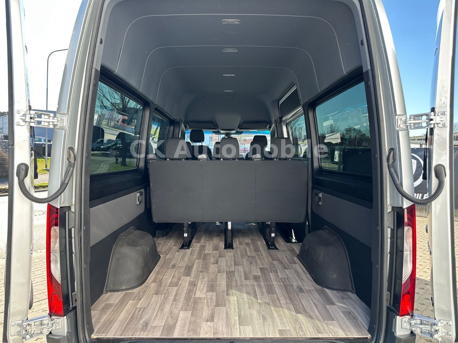 Fahrzeugabbildung Mercedes-Benz Sprinter 319 Kombi 4x4/8 Sitze/Klima/Navi/Kamera