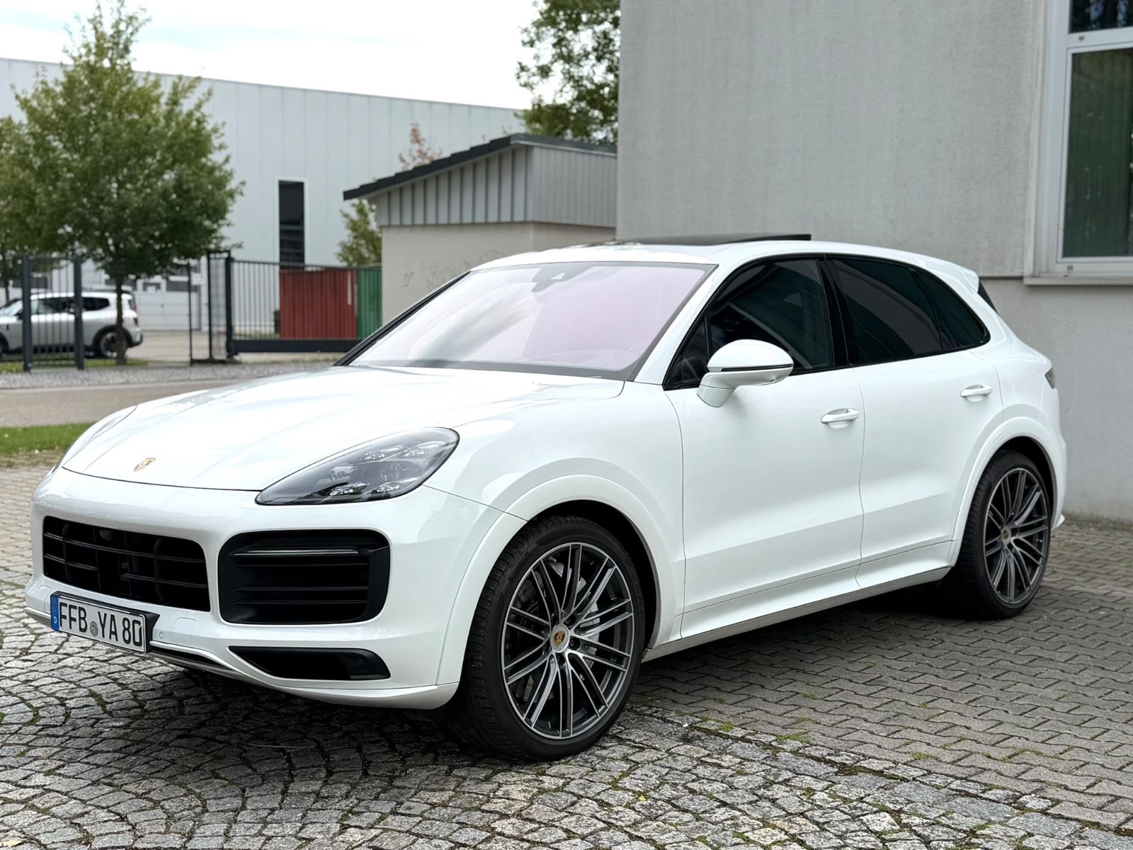 Porsche Cayenne - 1