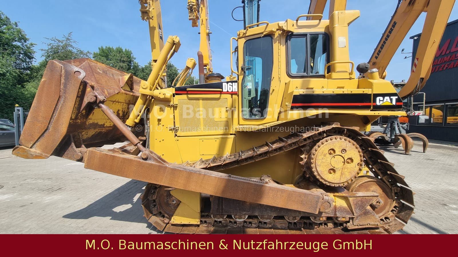 Fahrzeugabbildung CAT D6H Planierraupe / 4. Wegeschild
