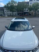 Volkswagen Tiguan Allspace 2.0 TDI HuD,Pano,147kW DSG 4MOTI - VW Tiguan Allspace in Essen