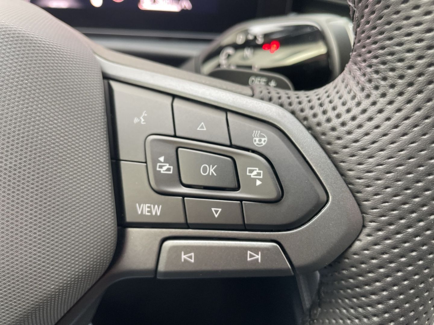 T-Roc R-Line 1.5eTSI DSG HUD/360°Kamera/Navi/ACC