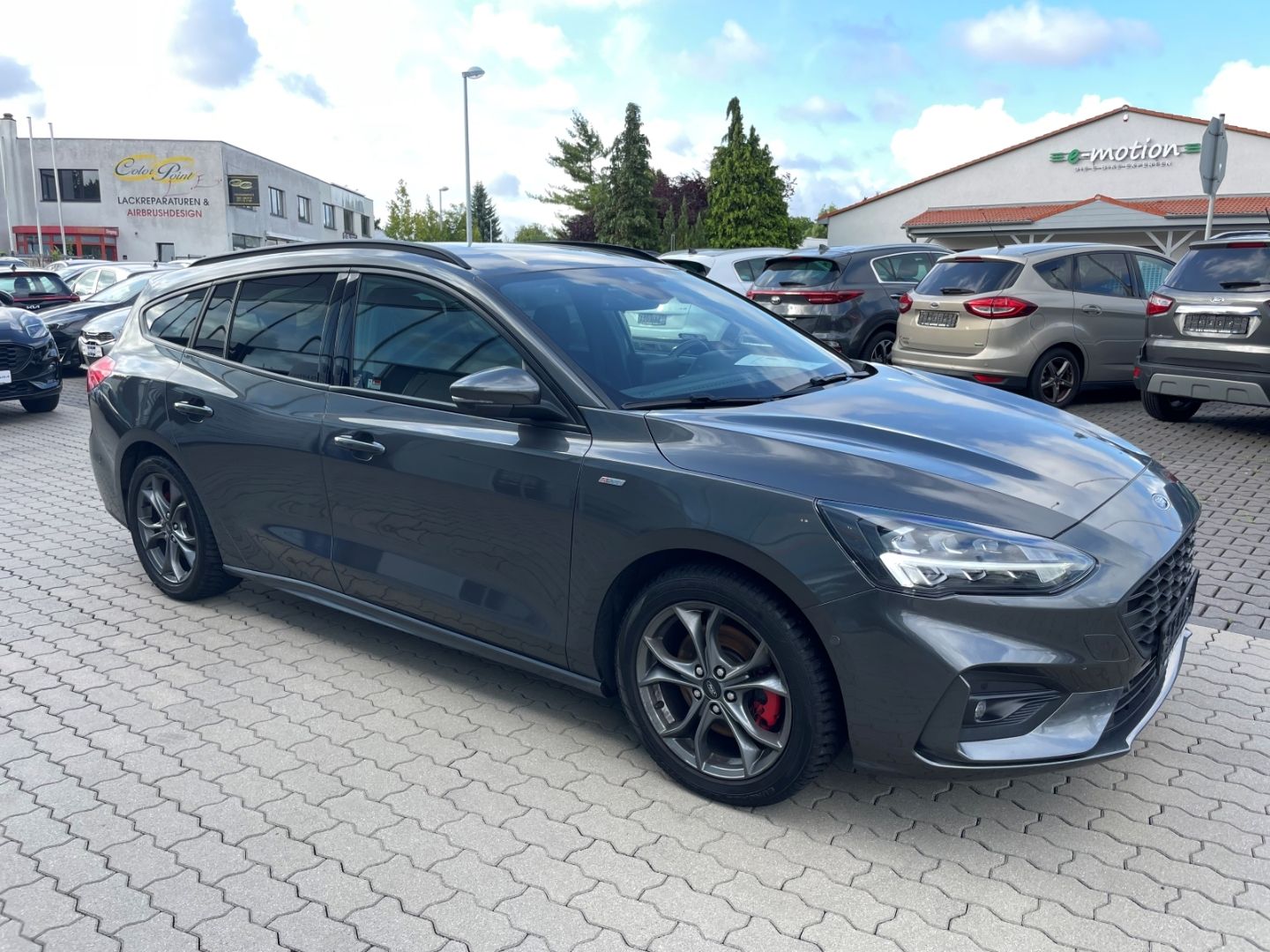 Fahrzeugabbildung Ford Focus ST-Line Kamera LED Abstandstemp Navi