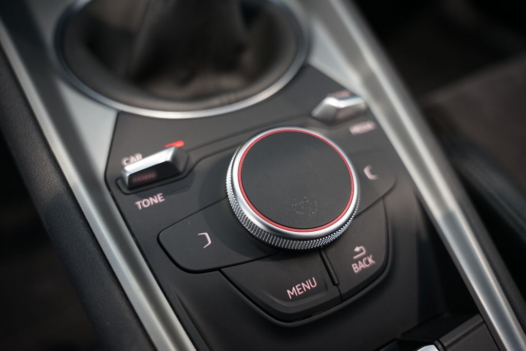 AUDI TT Roadster 1.8 TFSI | MMI | Xenon | Alcantara AUDI TT Roadster 1.8 TFSI | MMI | Xenon | Alcantara