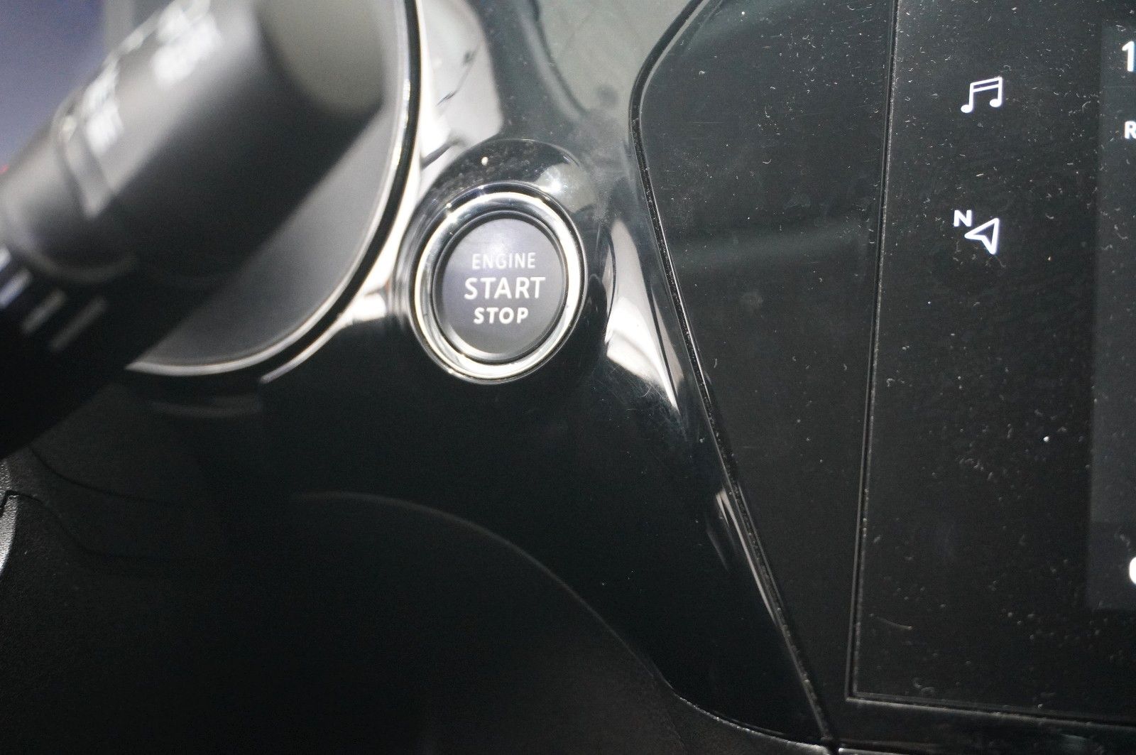 Fahrzeugabbildung Opel Corsa F 1.2T ELEGANCE NAVI/LED/KAMERA/SPORT/DAB+