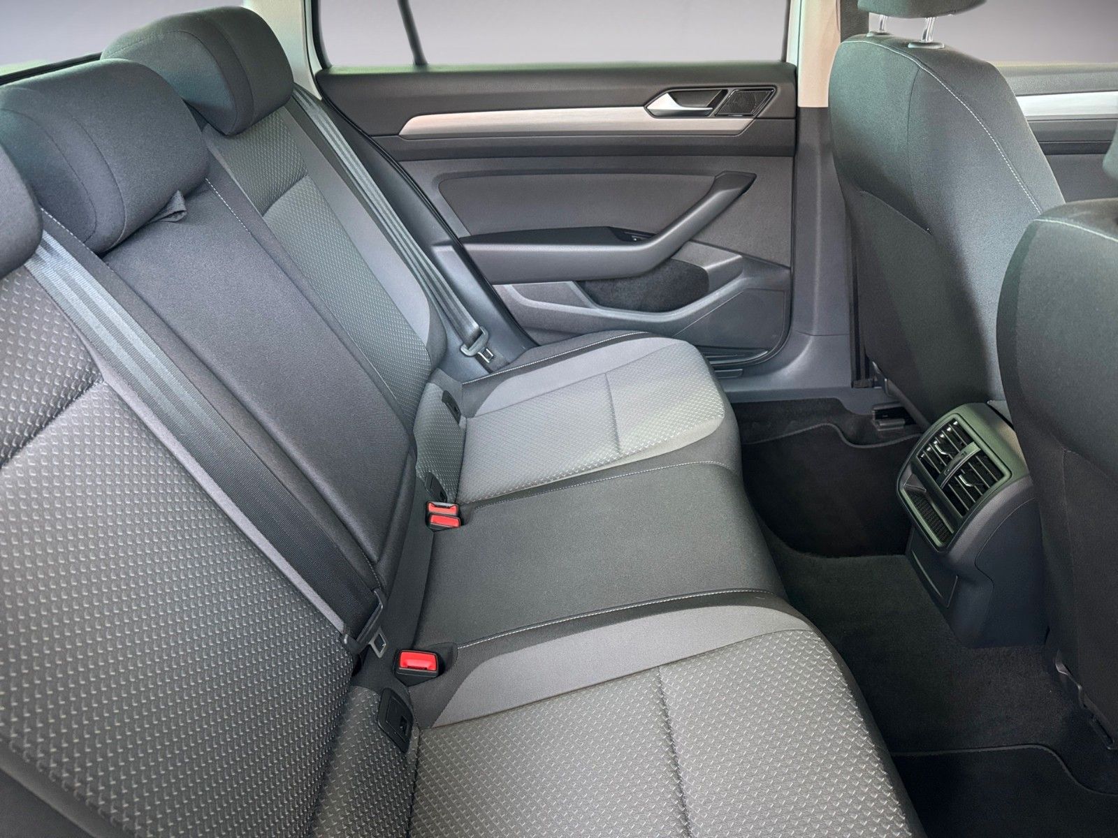 Fahrzeugabbildung Volkswagen Passat Variant 1.5 TSI