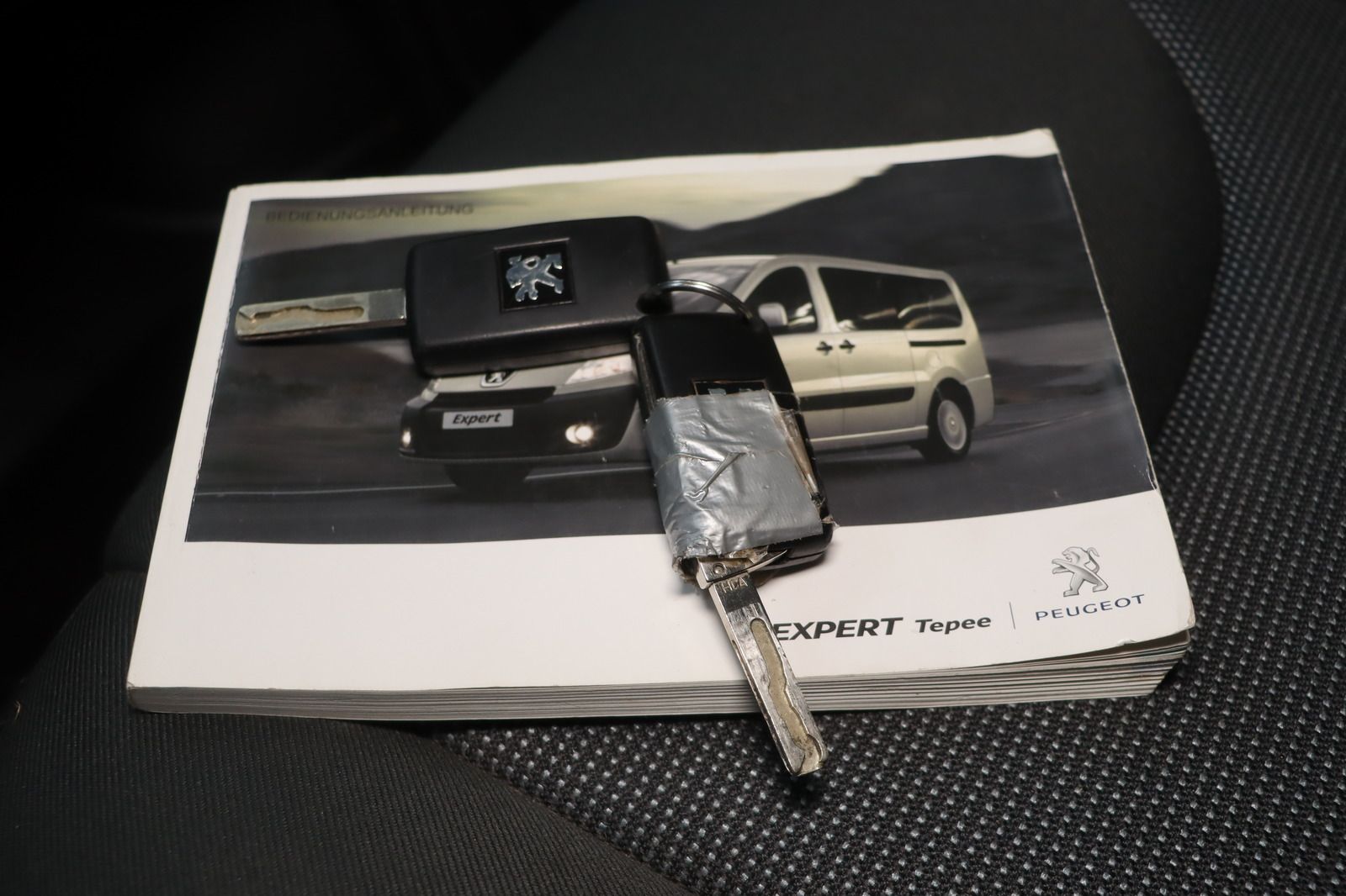 Fahrzeugabbildung Peugeot Expert Tepee 1.6HDI COOL 8 Sitzer