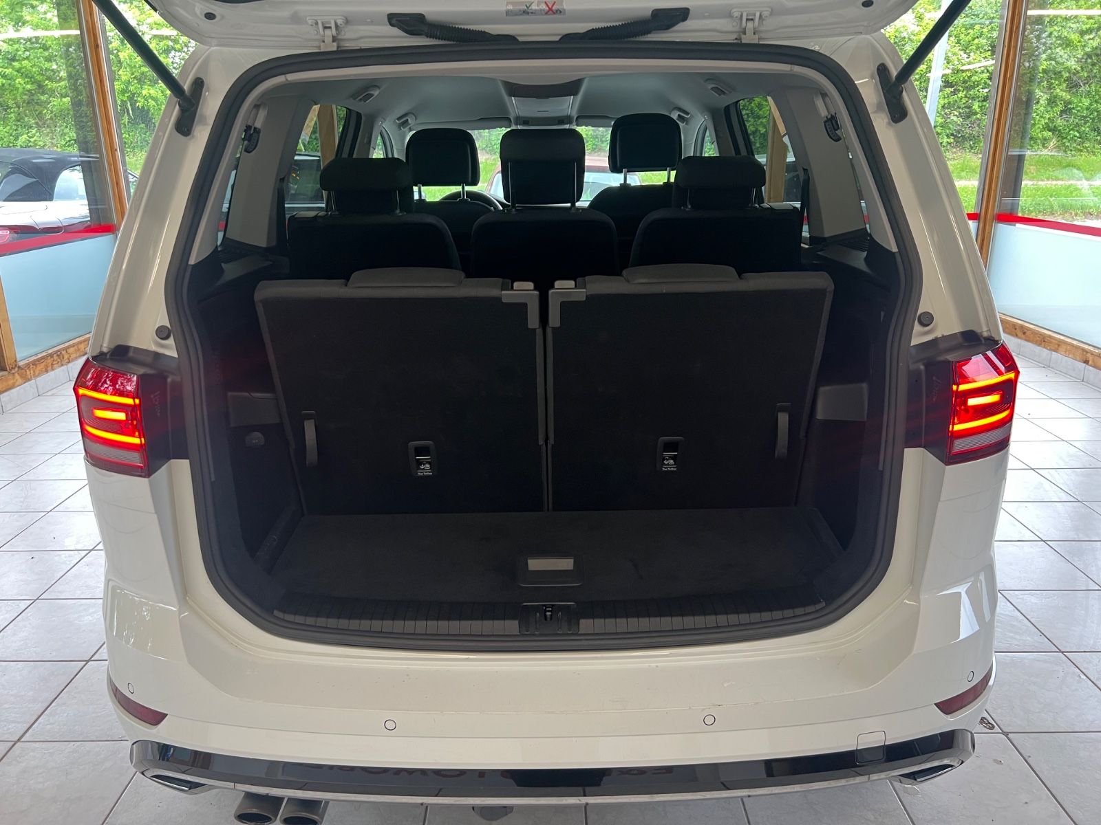 Volkswagen Touran Highline R-LINE DSG ACC AHK PDC 7-SITZER foto 7