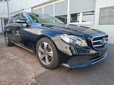 Mercedes-Benz E 220dT AVANTGARDE TAXI BEI MERCEDES-SCHECKHEFT - Mercedes-Benz E 220 mit Diesel-Antrieb: Taxi