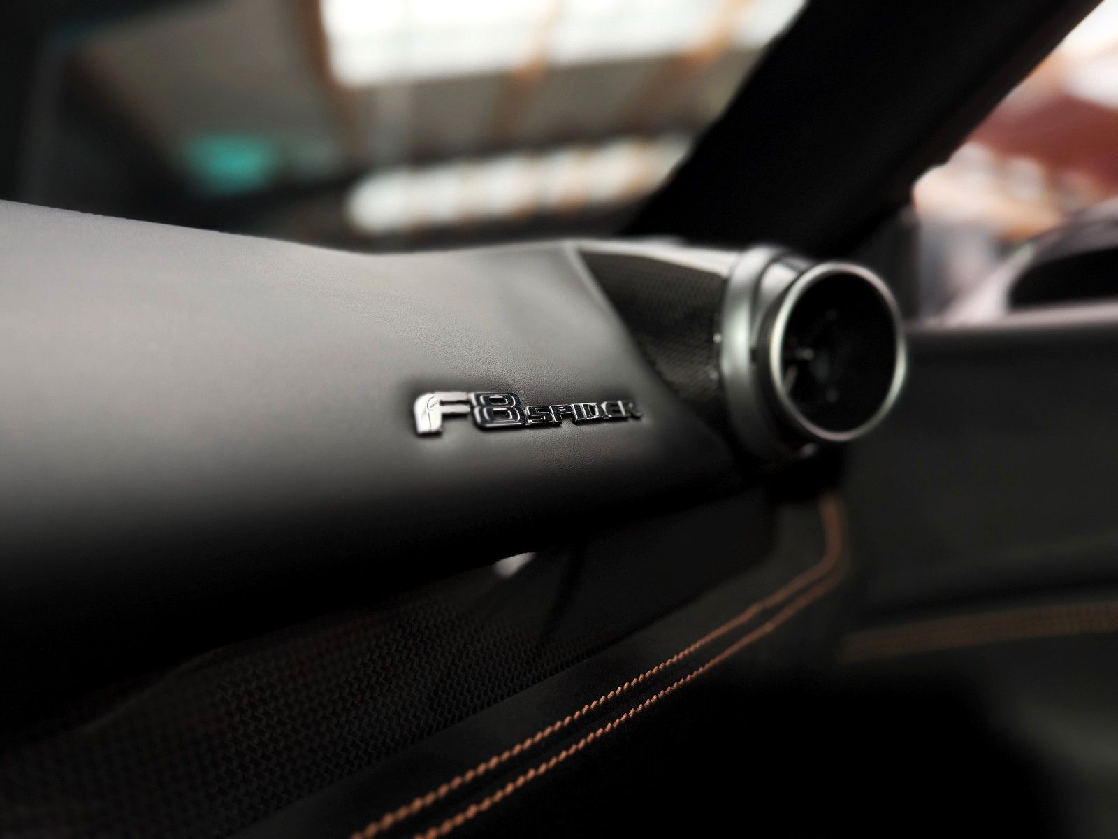 Fahrzeugabbildung Ferrari F8 Spider + Nero Daytona + Carbon + Lift + Garan