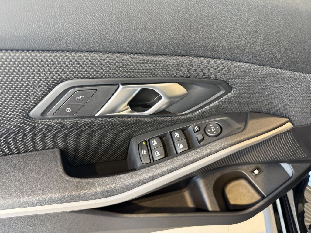 BMW 330e  Advantage KAM+KOMF+ACC+LASER+HUD+SPUR+DAB foto 19