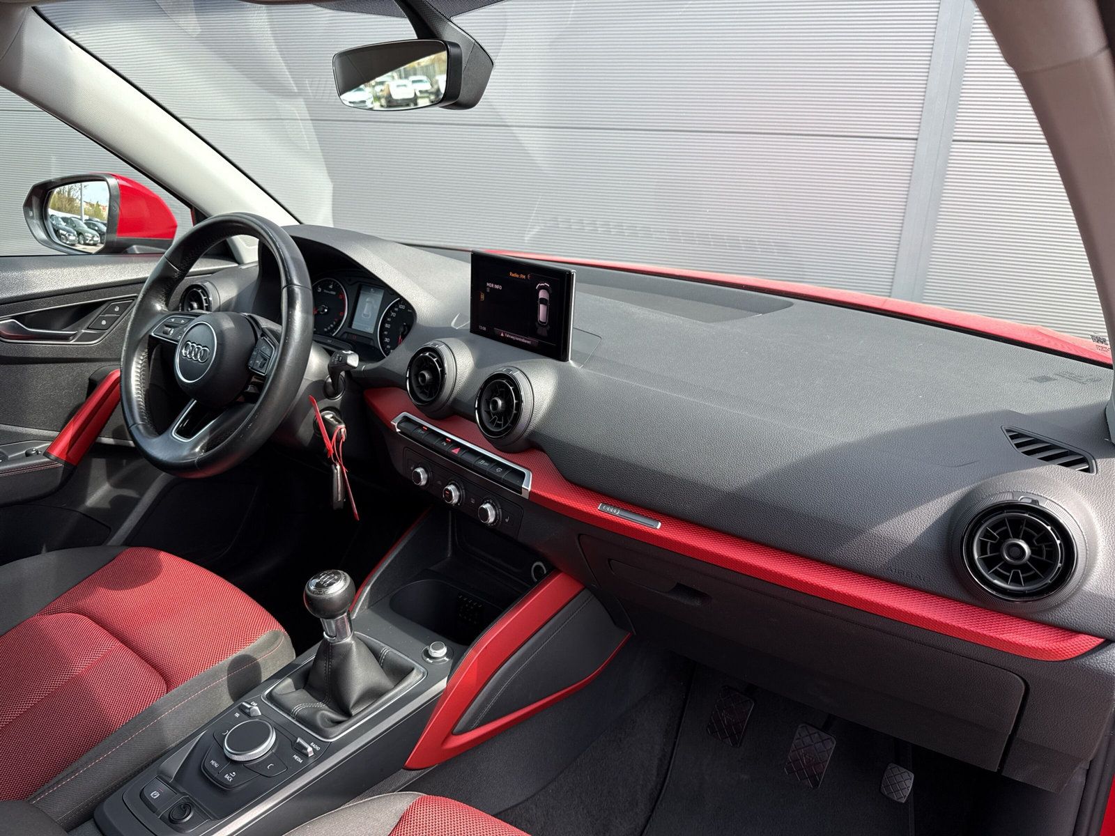 Fahrzeugabbildung Audi Q2 1.6 TDI Klima AHK Fahrschulwagen